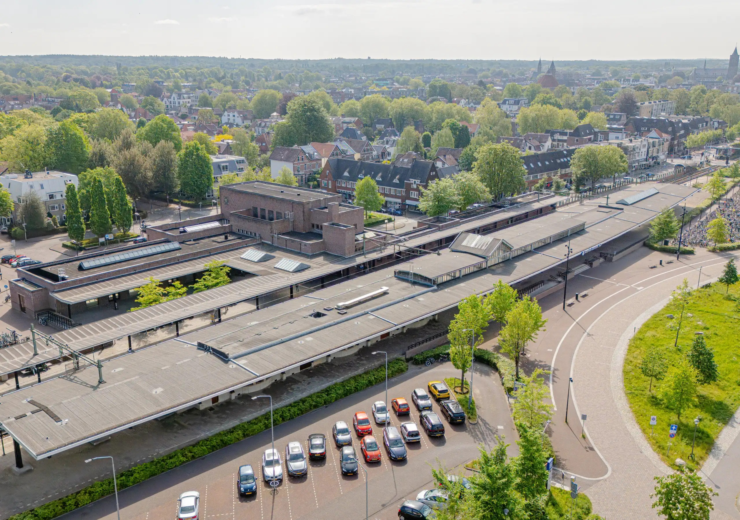 Naarden bussum is goed verbonden met amsterdam en de rest van de randstad